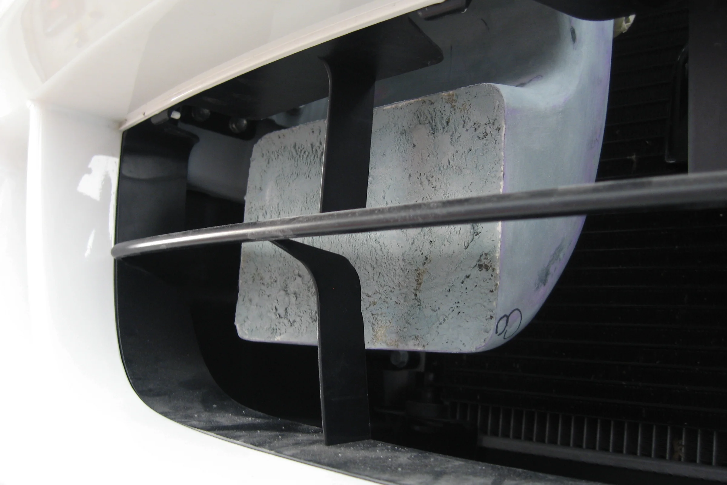 S2000, Finished side diffusers on car